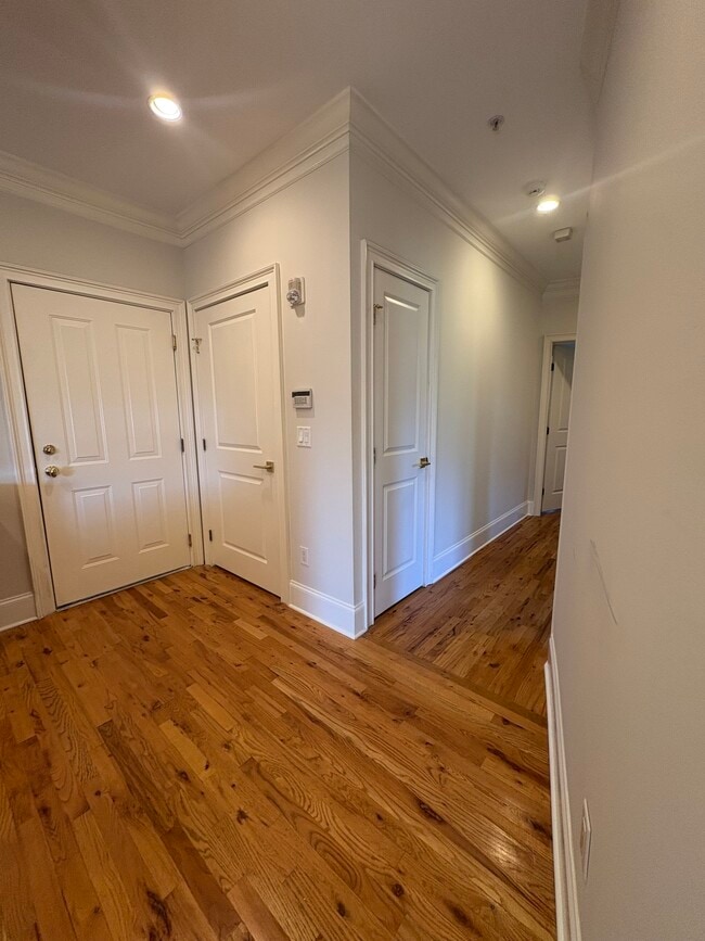 Building Photo - 21 Seir Hill Rd