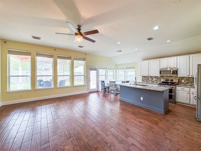 Building Photo - 3015 Gilford Ln