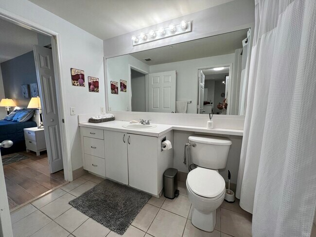 Building Photo - 720 S Sapodilla Ave
