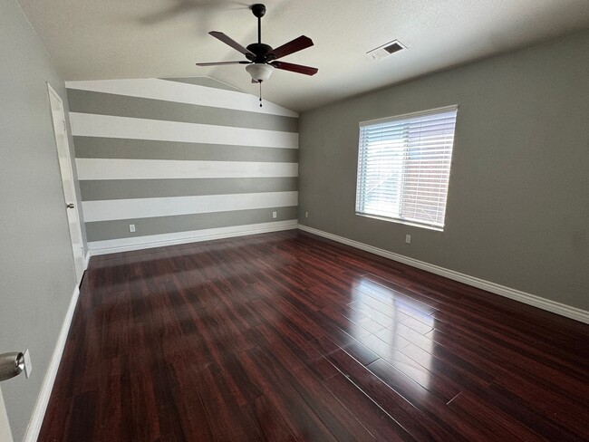 Building Photo - Amazing House For Rent