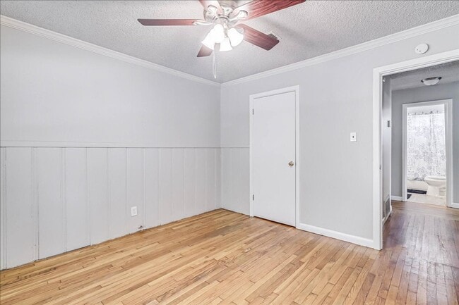 Building Photo - 6046 Hugo Dr