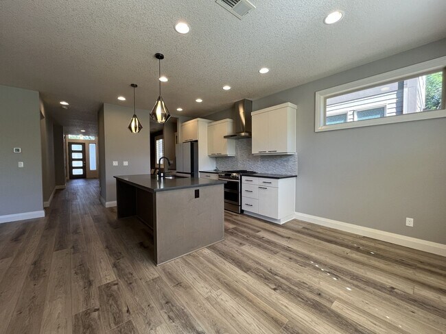 Building Photo - Elegant South Cooper Mountain Home with 4 Bedrooms, Bonus Room, Main-Level Suite & Designer Finishes