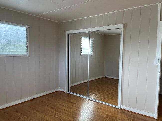 Building Photo - Wonderful Kaneohe 3 bedrooms, 1.5 bath House with Carport - Avail now!