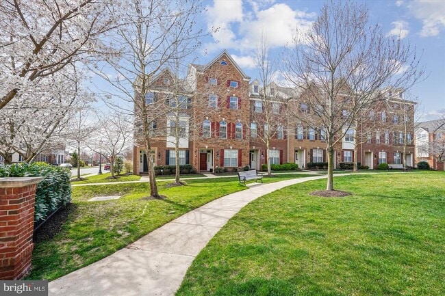 Building Photo - 43212 Wild River Square