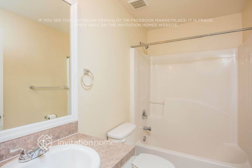Building Photo - 867 Bedford Dr