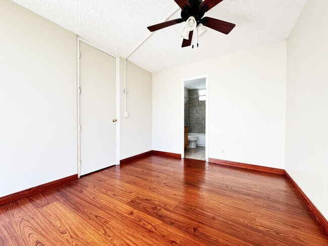 Building Photo - One-Bedroom Mililani Condo with Parking