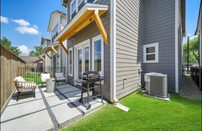 Building Photo - 3703b Bolin Rd