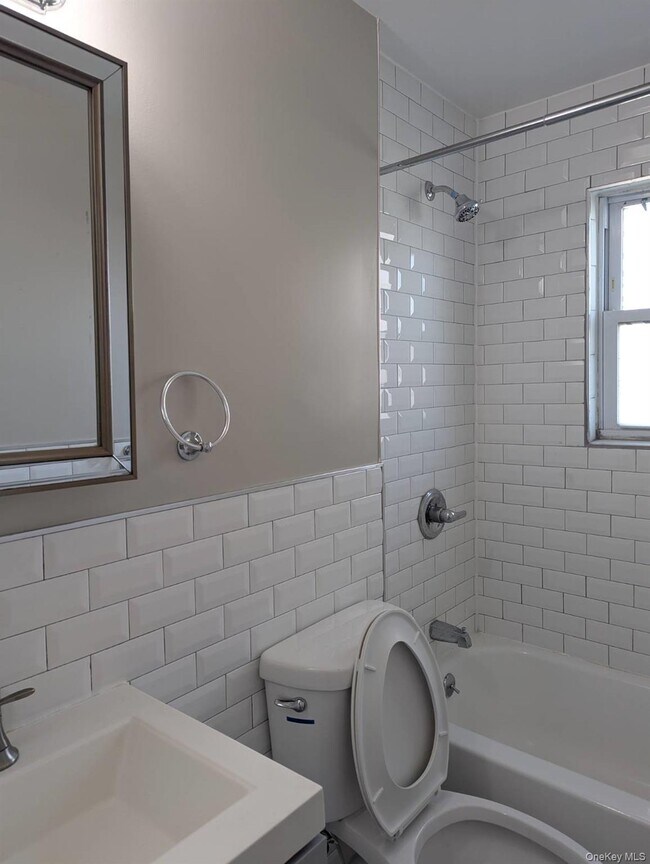 Building Photo - 11A Hemlock Dr