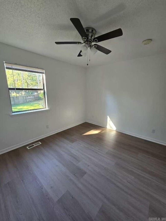 Building Photo - 3 Forest Maple Ct