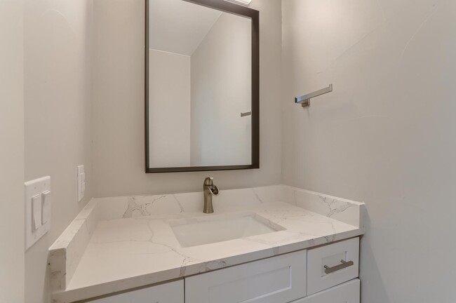 Building Photo - Exquisite Lincoln Park townhouse near 10th...