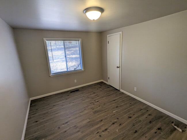 Building Photo - 8718 S Vandalia Ave