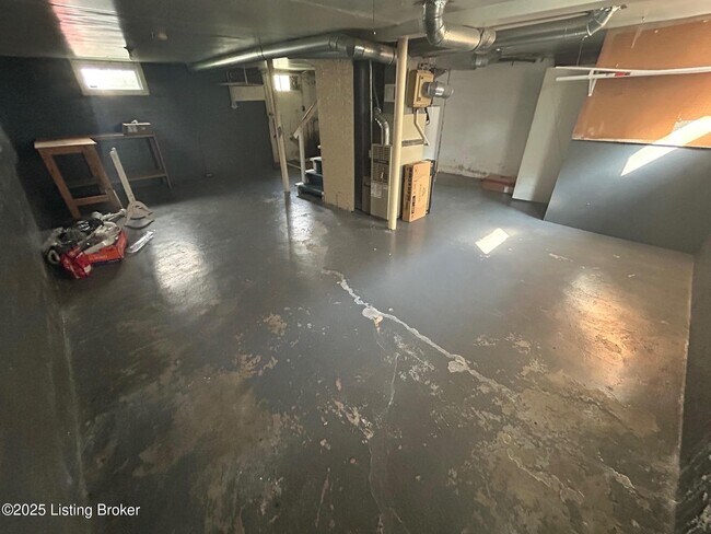 Building Photo - 735 Compton St