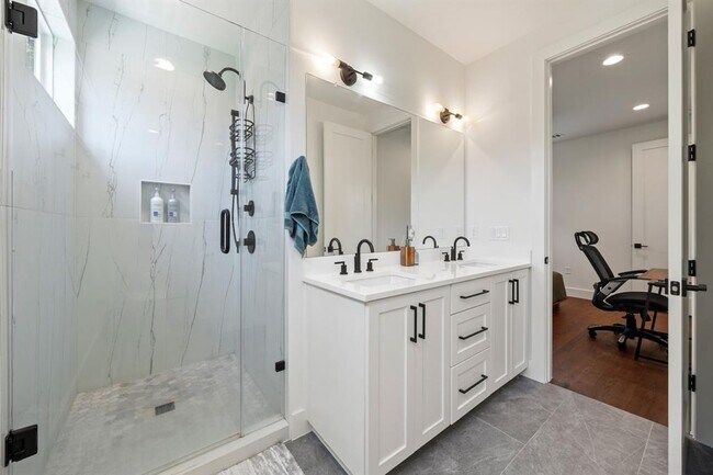 Building Photo - 2609 Willow St