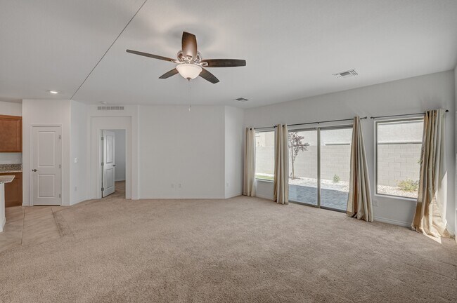 Building Photo - 630 Great River Ave