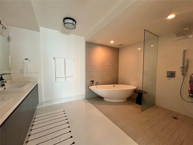 Building Photo - 300 Sunny Isles Blvd