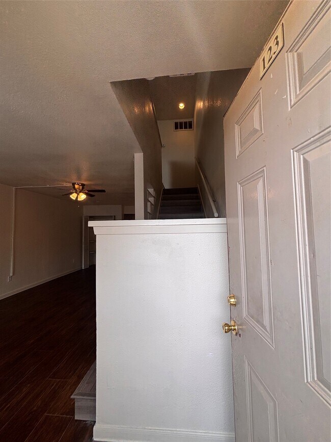 Building Photo - 2110 Wilcrest Dr