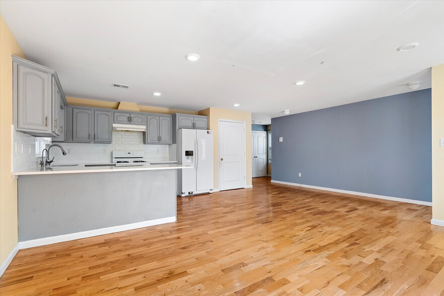Building Photo - 221 Weequahic Ave