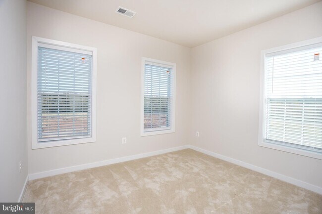 Building Photo - 23646 Hopewell Manor Terrace