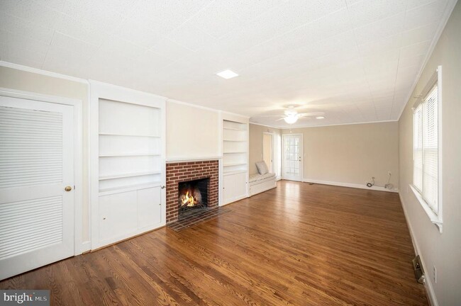 Building Photo - 1732 Beverly Dr