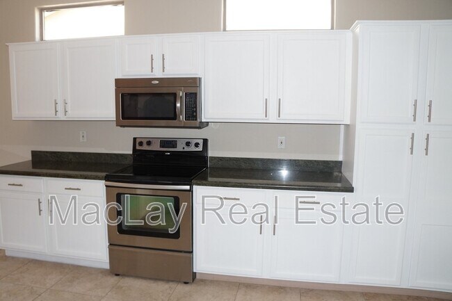 Building Photo - 203 W Cedar Dr
