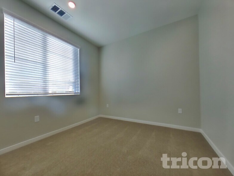 Building Photo - 1734 Lorraine Dr