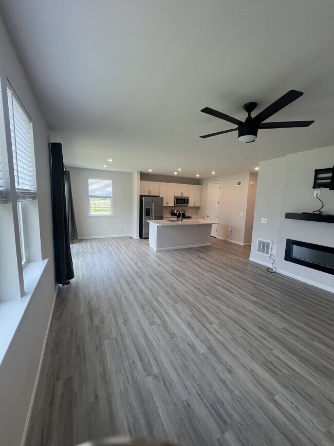 Building Photo - Spacious 3-Bedroom Rental in Sought-After ...
