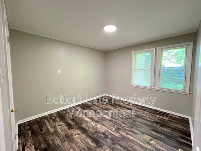 Building Photo - 1529 Newcastle St