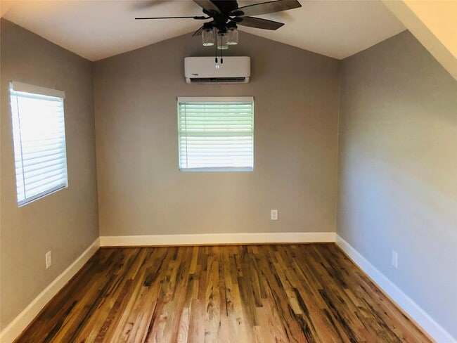 Building Photo - 734 McDaniel St