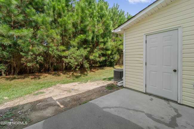 Building Photo - 1102 Springwood Dr