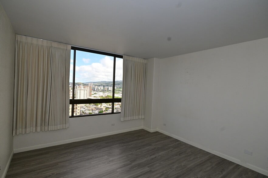 Building Photo - 2499 Kapiolani Blvd