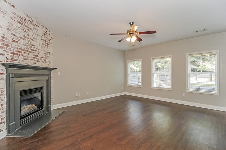 Building Photo - 314 Parkmont Way