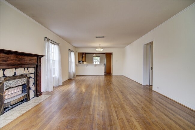 Building Photo - 5419 Longview St