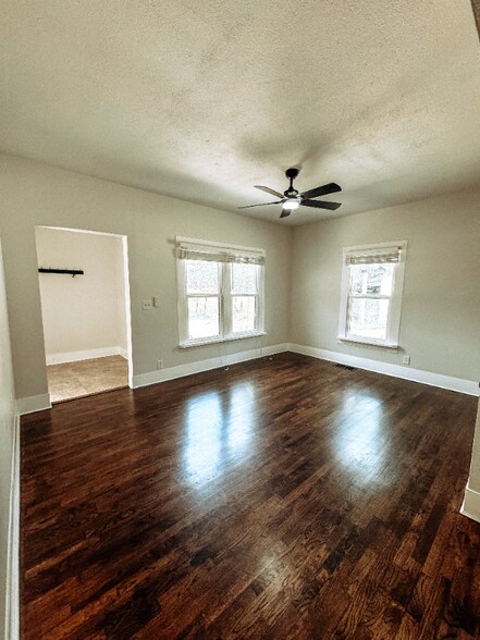 Building Photo - 309 N Dubellette St