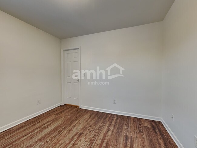 Building Photo - 204 Edgecroft Way