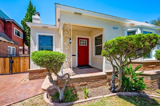 Building Photo - 8807 Cimarron St