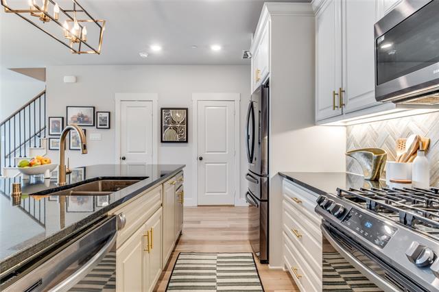 Building Photo - 3691 Rosemont Dr