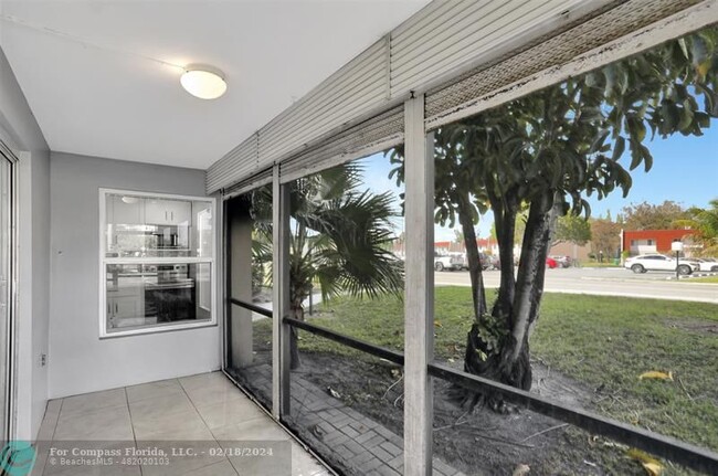 Building Photo - 4156 Inverrary Dr