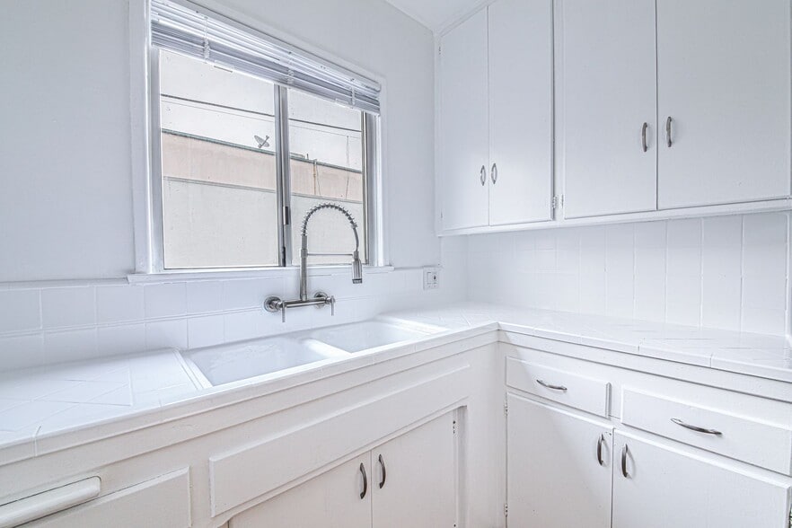 Building Photo - 5757 La Mirada Ave