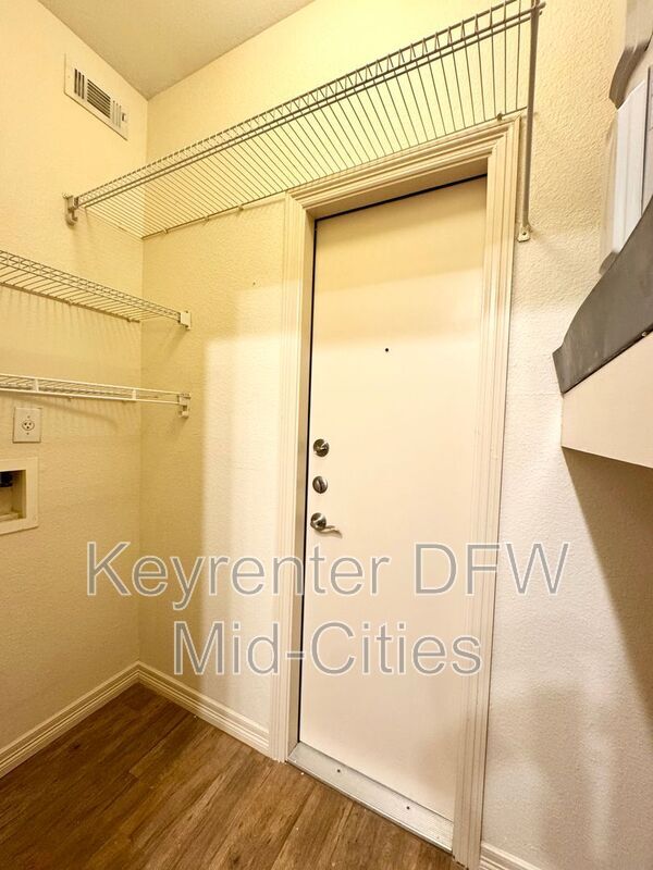 Building Photo - 330 E Las Colinas Blvd