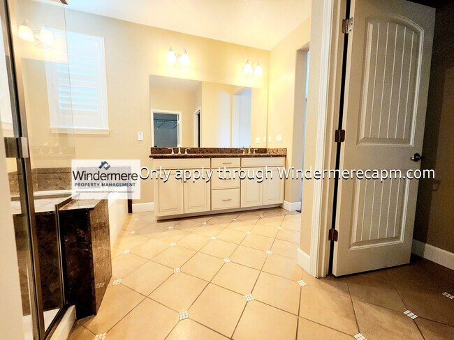 Building Photo - 1563 Parkside Way