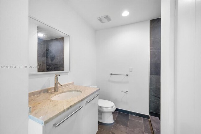 Building Photo - 900 Biscayne Blvd