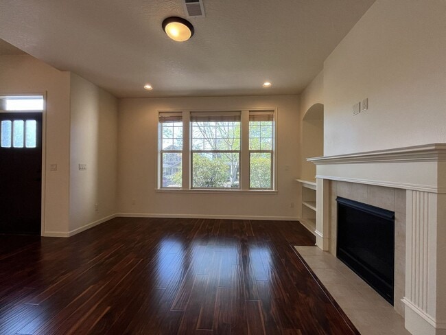 Building Photo - 3BD/3BA Bethany Home with Vaulted Ceilings, Stainless Appliances & Gas Fireplace