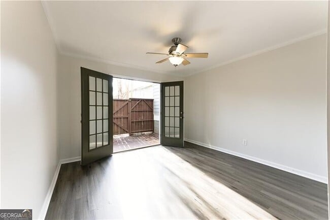 Building Photo - 4943 Meadow Ln