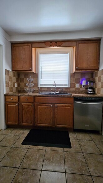 Building Photo - 4225 Jonathon St