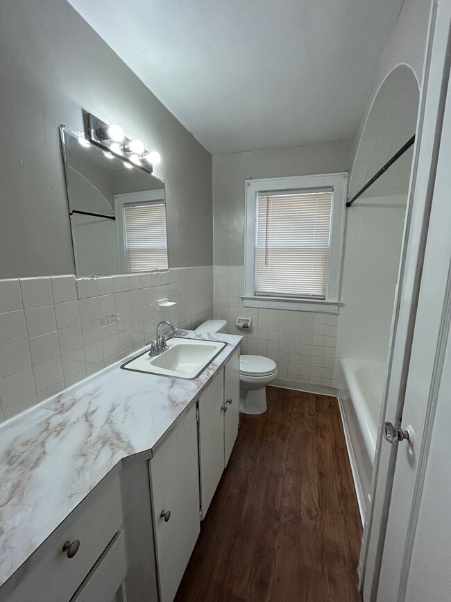 Building Photo - Charming 4-Bed Home with Fireplace & Hardw...