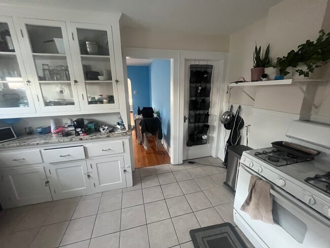 Building Photo - 96 Kenwood Ave