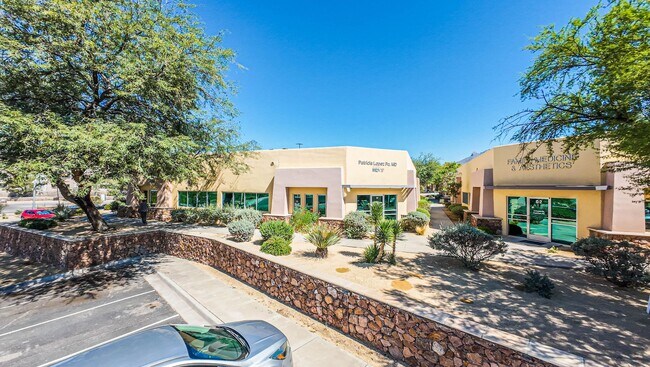 Building Photo - Move-in ready professional office space fo...