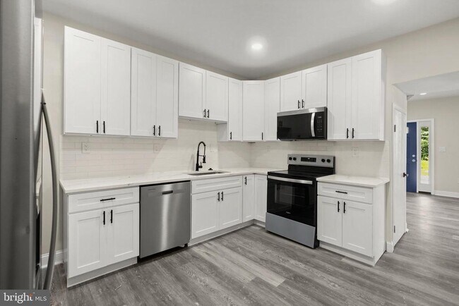 Building Photo - 505 McCabe Ave