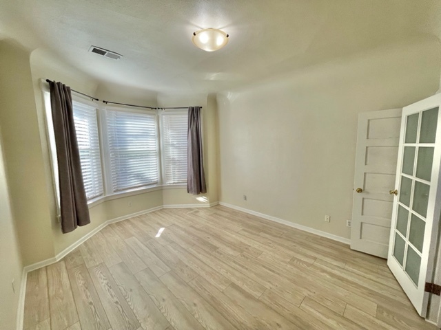 Front bedroom - 1367-1369 Stevenson St