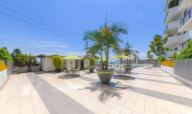 Sun Deck - 1155 N La Cienega Blvd